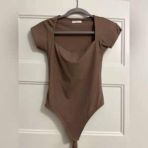 ARITZIA BABATON SQUARENECK BODYSUIT BROWN SIZE SMALL
